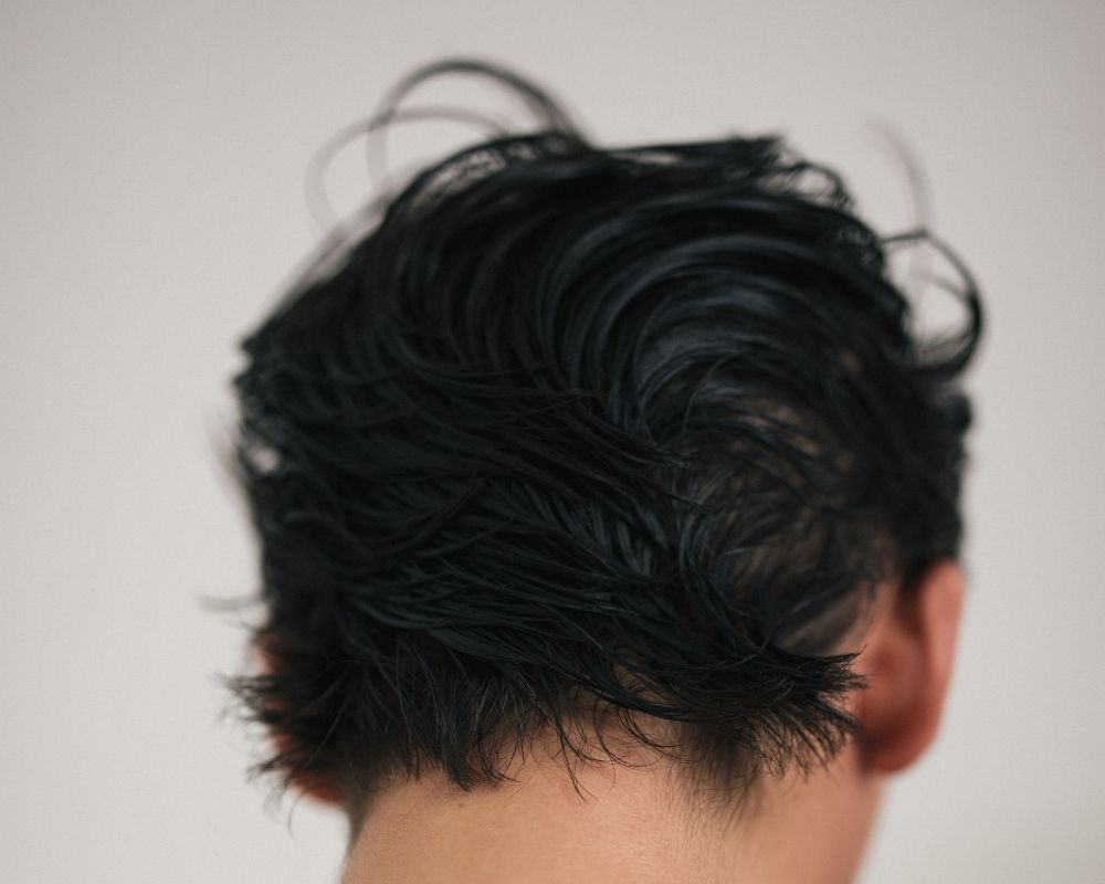 【ヘアバームの落とし方完全版】ベタつきの原因を科学的に解明し「さらさら素髪」に戻す方法