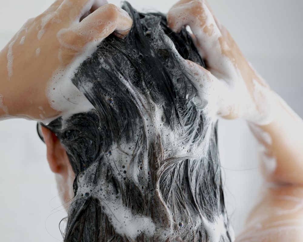 シャンプーが泡立たないのはなぜ？5つの原因とプロが教える「濃密泡」を作るリセット術